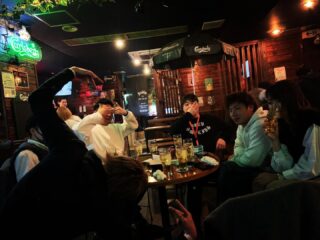 Bar Eight バーエイト 岡山駅近のカラオケ ダーツ ゲームができるバー Bar Eight バーエイト 岡山駅近のカラオケ ダーツ ゲームができるバー